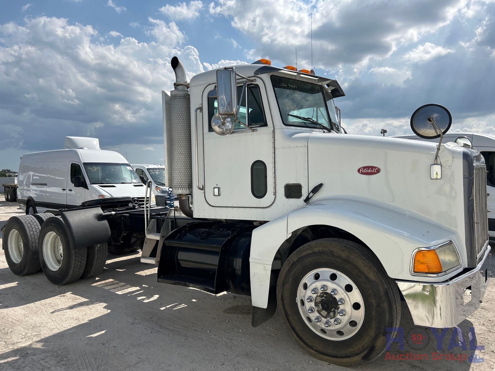 2001 Peterbilt 385 T/A Daycab Truck Tractor