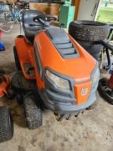 Husqvarna riding lawn mower YTH 22V46