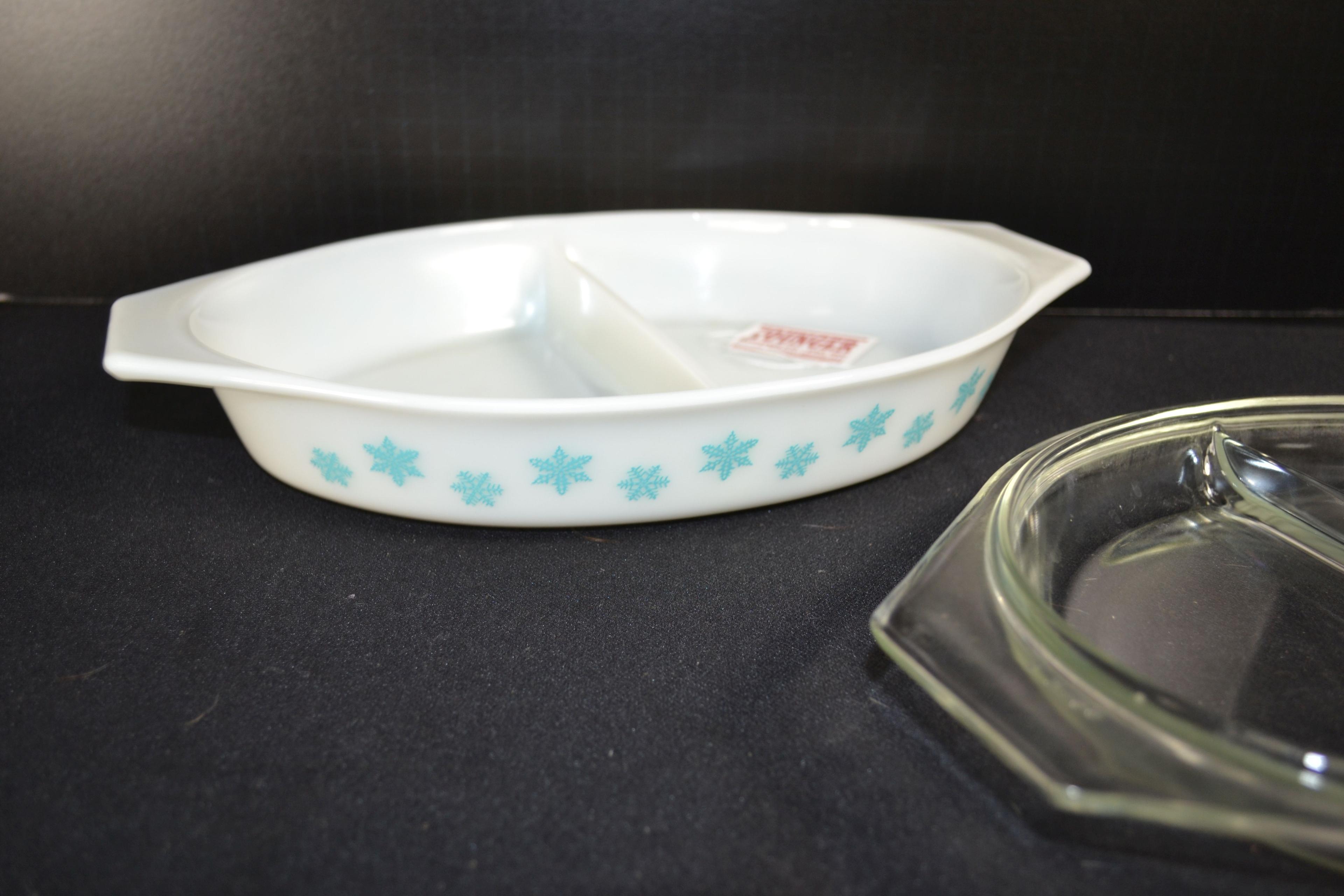 Pyrex Turquoise Snowflake on White Divided Dish w/Lid; Mfg. 1958-1963