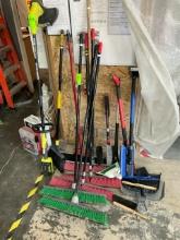 ASSORTED BROOMS, DUST PANS & RYOBI 40V STRING TRIMMER *NO CHARGER
