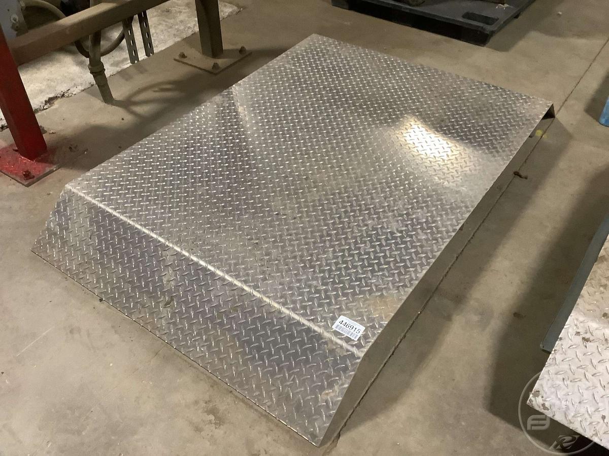 ALUMINUM DOCK BAORD/PLATE