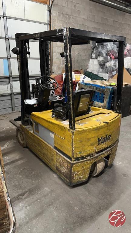 Yale Electric 3-Stage Forklift W/ Charger