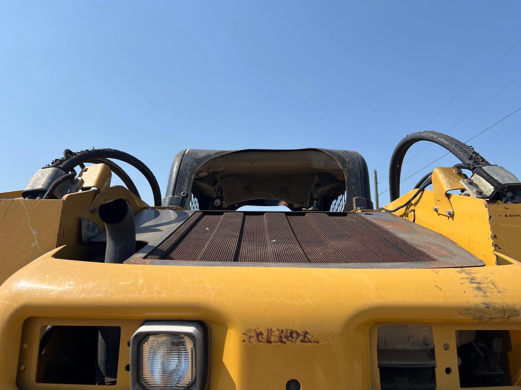 CATERPILLAR 279C SKID STEER