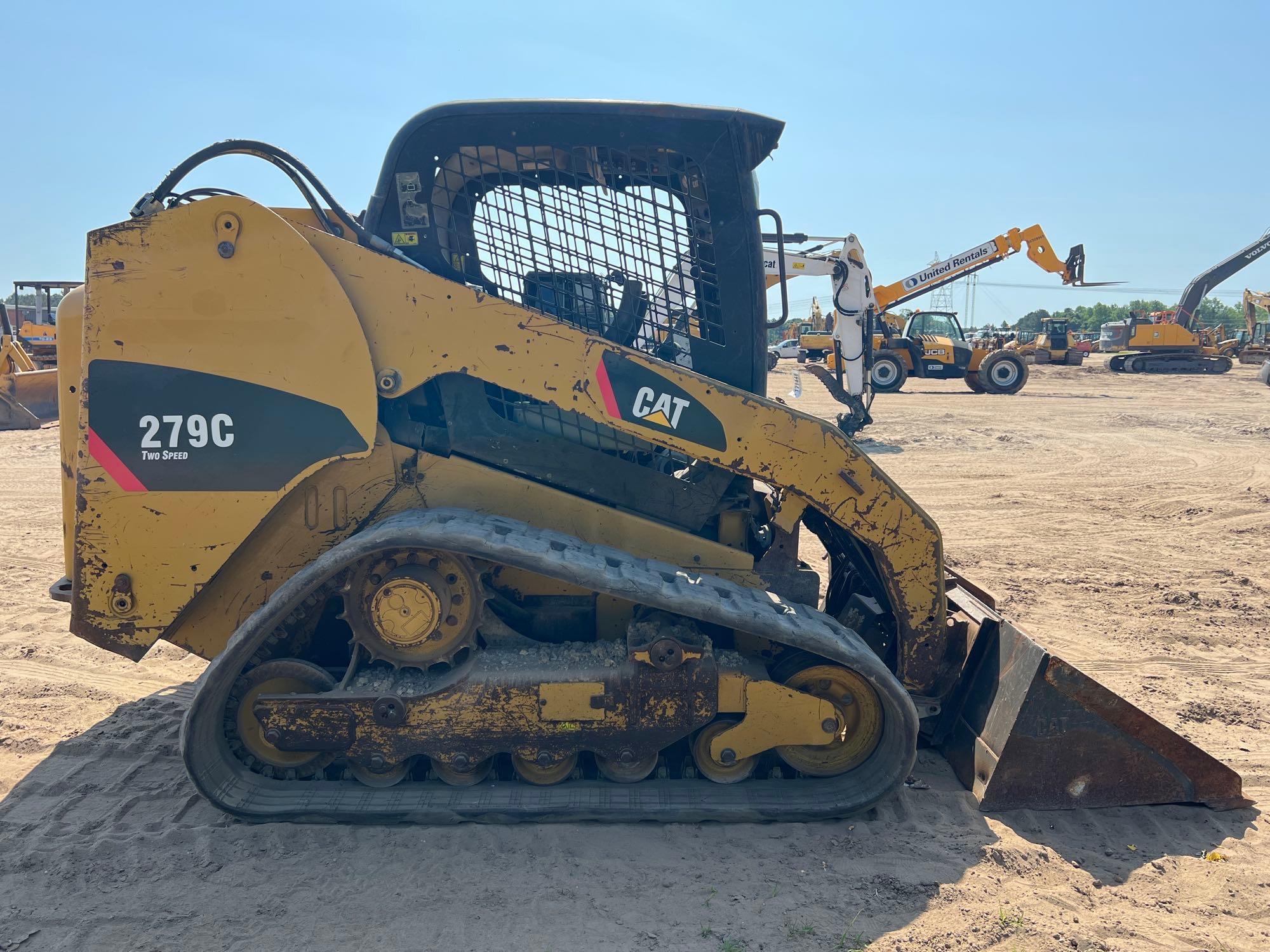 CATERPILLAR 279C SKID STEER