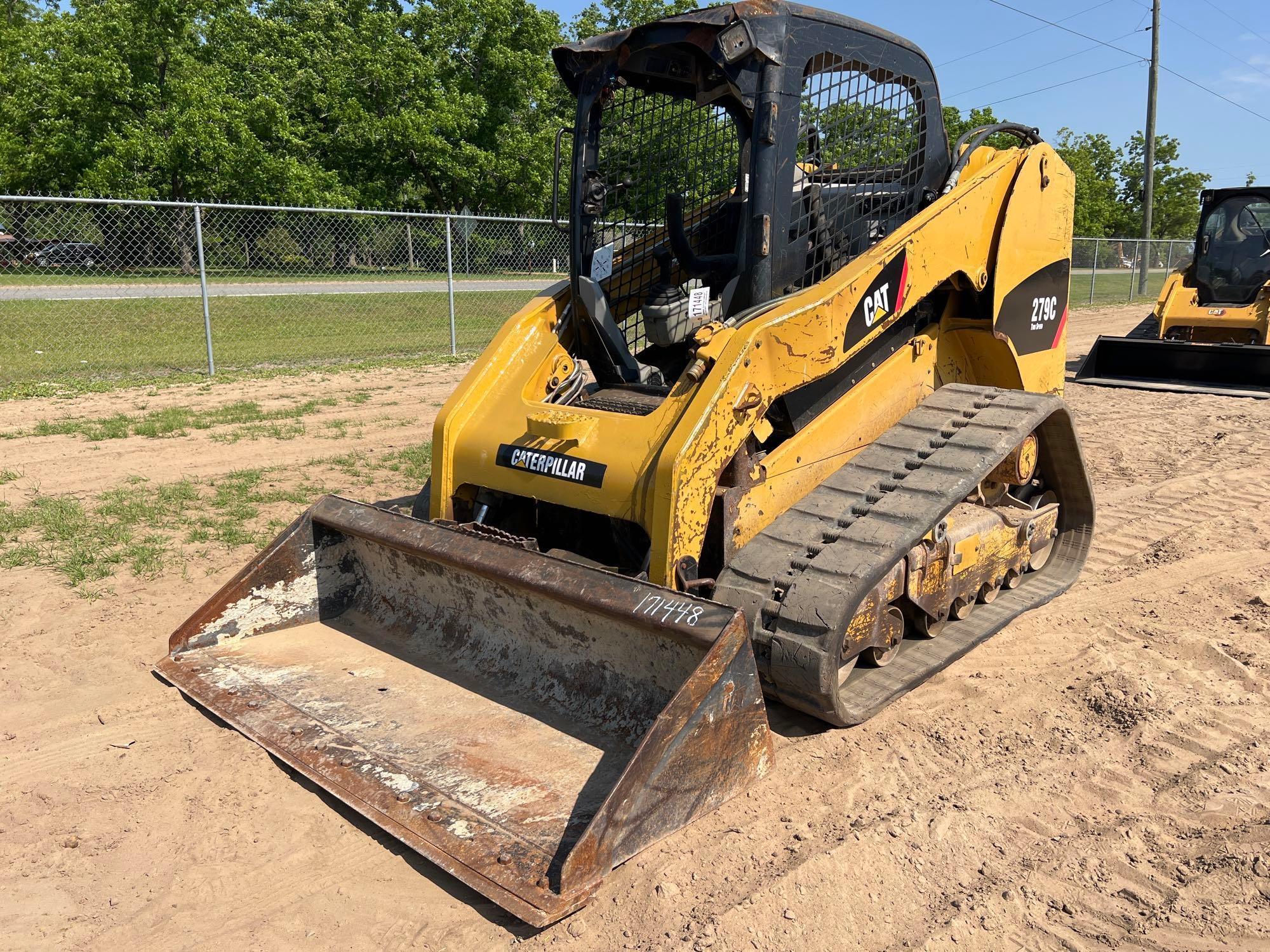 CATERPILLAR 279C SKID STEER