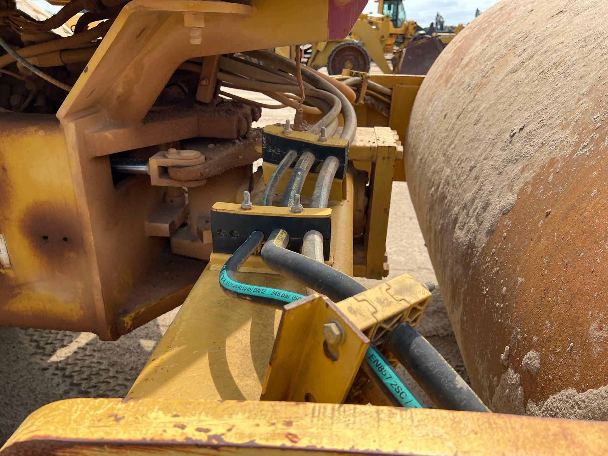 2005 CATERPILLAR CS-533E SMOOTH DRUM ROLLER