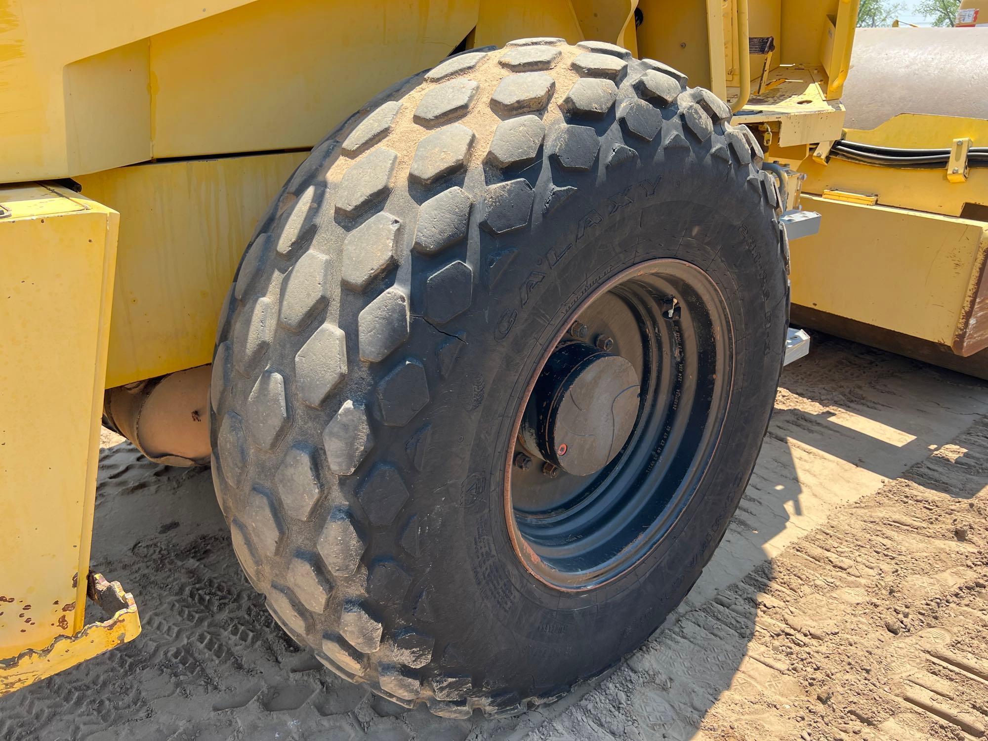 2011 SAKAI SV510 VIBRATORY ROLLER