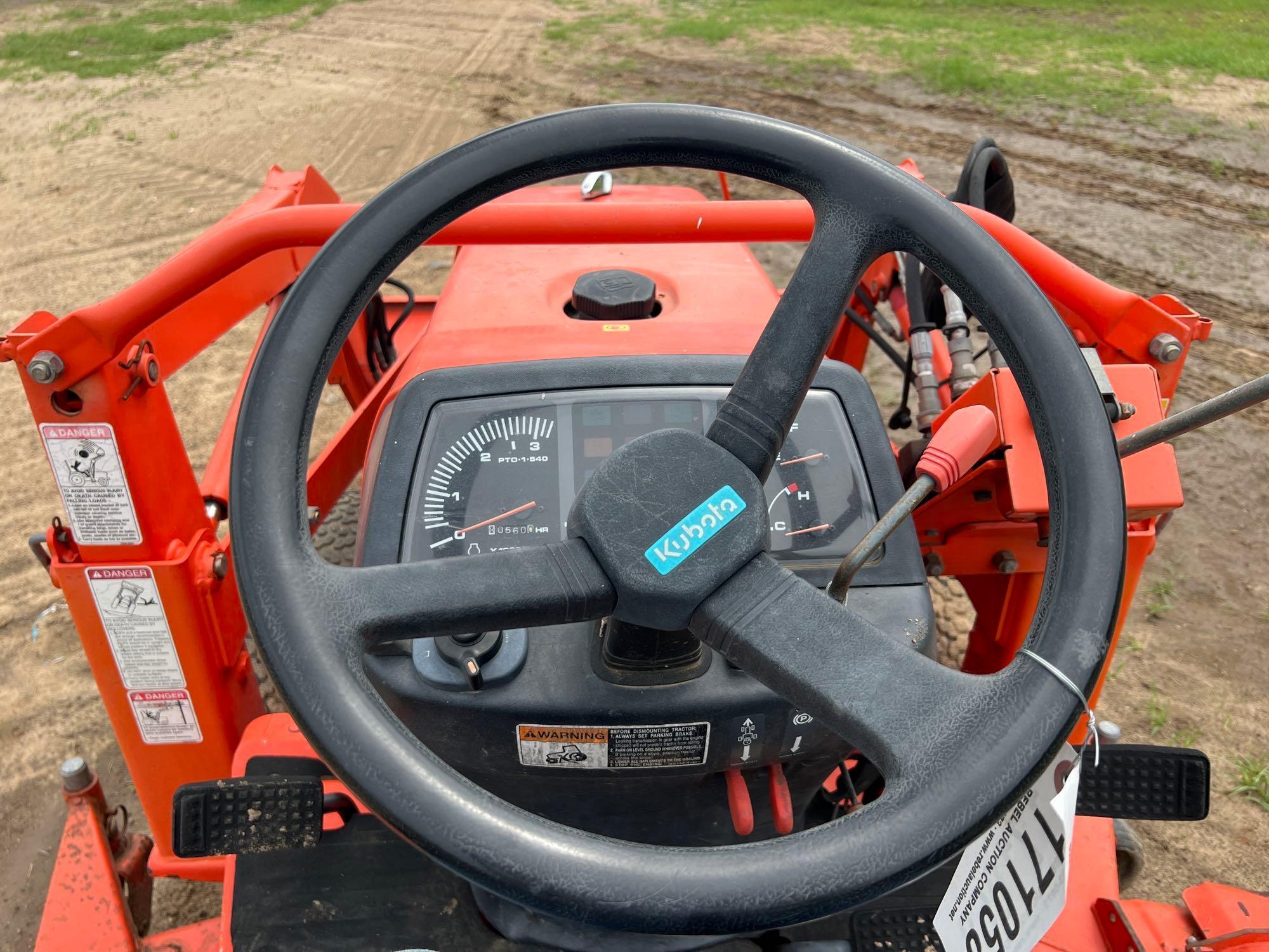 KUBOTA B7500 TRACTOR