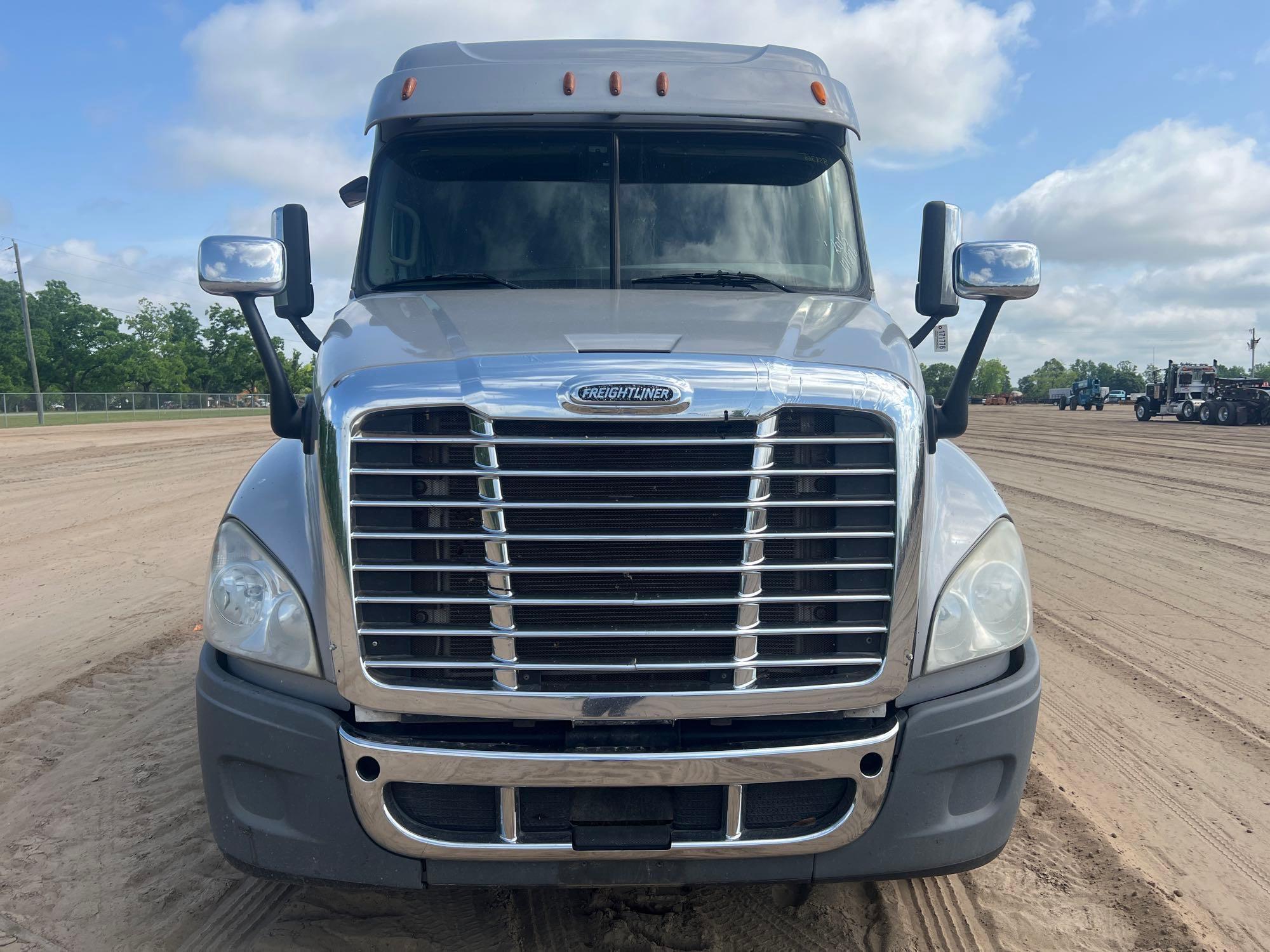 2013 FREIGHTLINER CASCADIA T/A ROAD TRACTOR