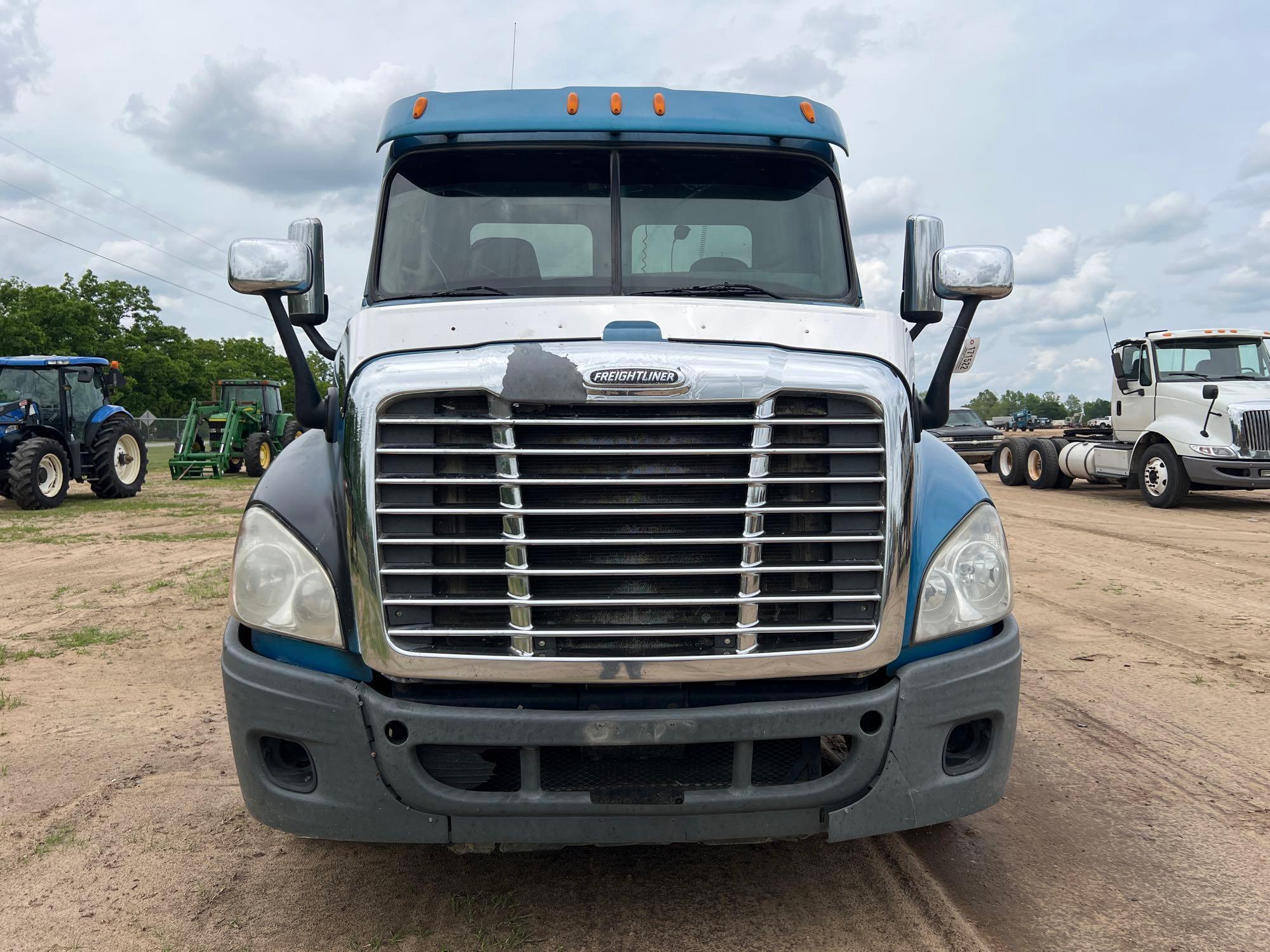 2012 FREIGHTLINER CASCADIA DAY CAB ROAD TRACTOR