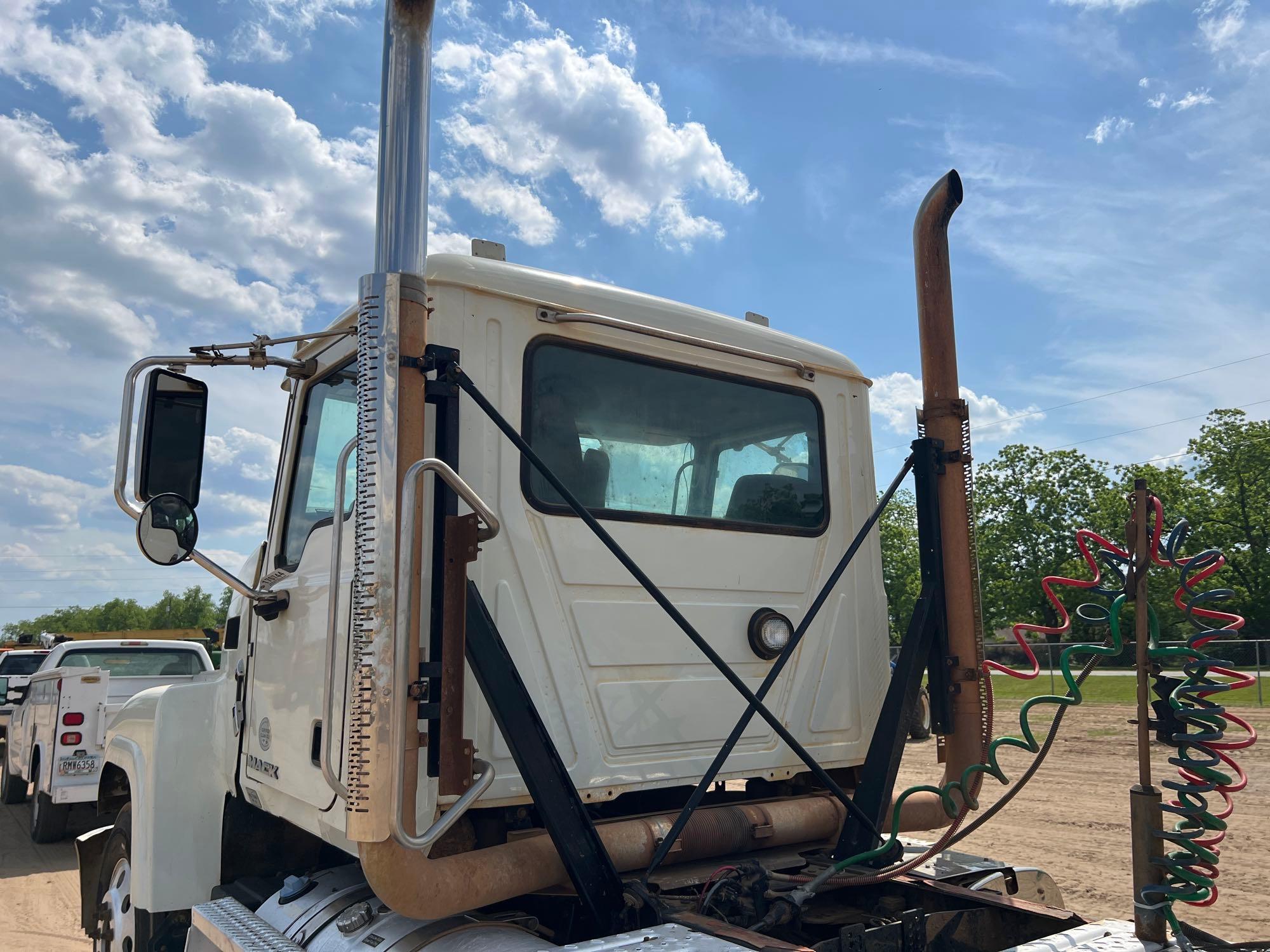 2015 MACK CHU613 DAY CAB T/A ROAD TRACTOR