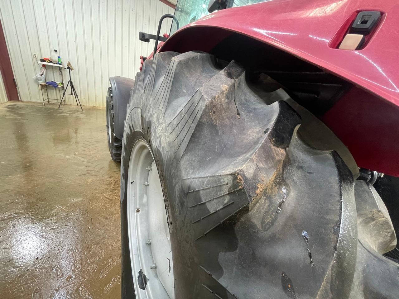 2019 Mahindra 105P Tractor with Cab and Loader