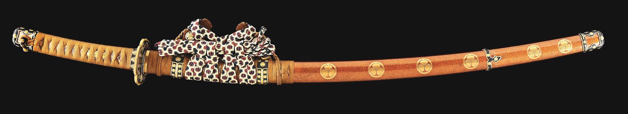 KOTO MINO KATANA BY KANETOMO WITH ELABORATE TACHI MOUNTS AND NBTHK TOKUBETSU HOZON PAPERS.