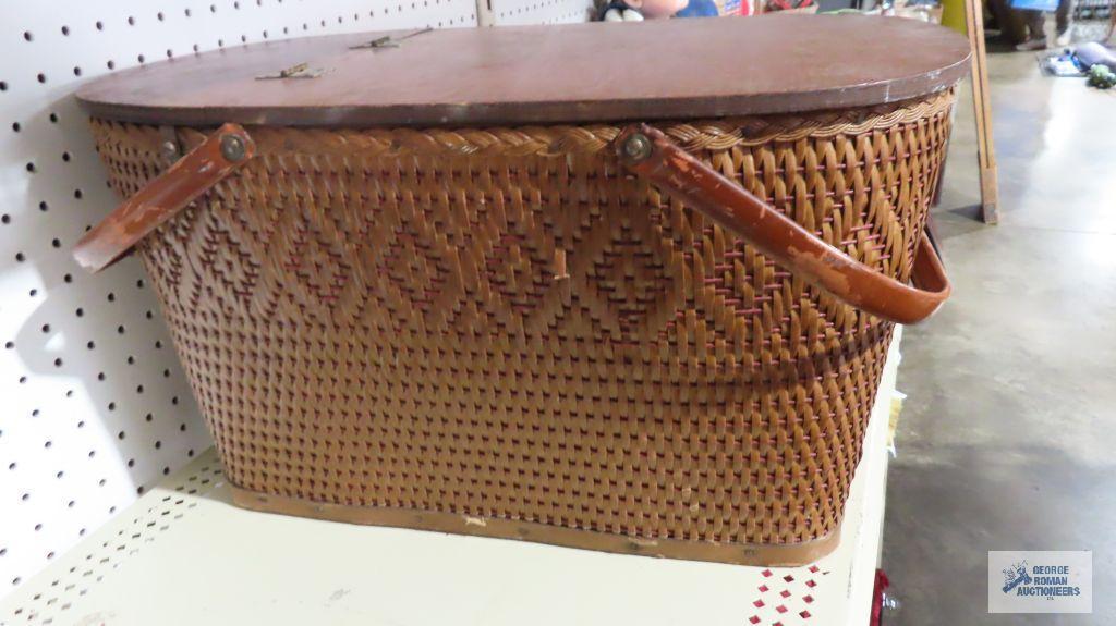 Woven picnic basket