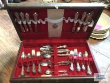 ROGERS BROS. INTERNATIONAL SILVER FLATWARE, SERVICE FOR 8