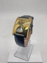 Stauer 1938 stainless gold tone "scale" dial closed face watch in fair to good cond #19893