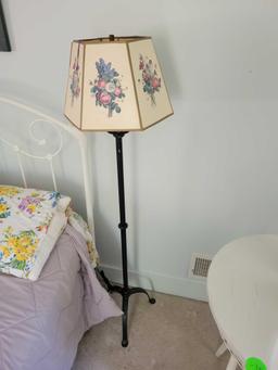 Vintage Iron Frame Floor Lamp $2 STS