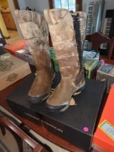 (DR)UNDER ARMOUR ATROX SNAKE BOOTS, MEN US SIZE 13, WITH THE ORIGINAL BOX, THEY APPEAR UNWORN, BOOTS