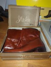 (BR1) ITALIA MADE IN SPAIN BOOTS, WOMENS SIZE 10 BROWN LEATHER BOOT, OPEN BOX, UNIT IS USED