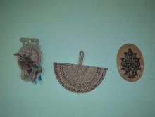 (LDR) LOT OF 3 WALL HANGING WOVEN DECORATIONS, WHAT YOU SEE IN THE PHOTOS IS EXACTLY WHAT YOU'LL