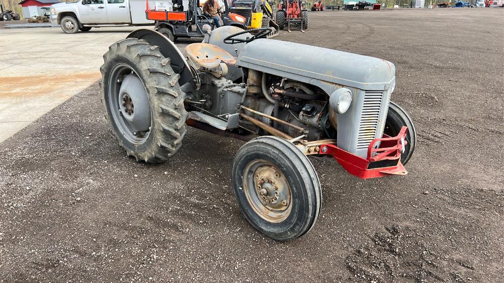 "ABSOLUTE" Ferguson T0-35 Tractor