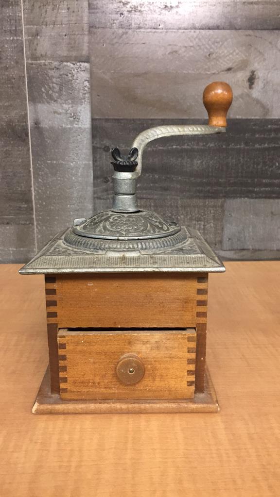 ANTIQUE MANUAL COFFEE & SPICE GRINDERS