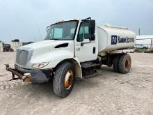 2005 INTERNATIONAL 4300 WATER TRUCK VN:1HTMMAAN65H162183 powered by DT466 diesel engine, equipped