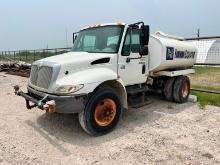 2005 INTERNATIONAL 4300 WATER TRUCK VN:1HTMMAAN15H107365 powered by DT466 diesel engine, equipped