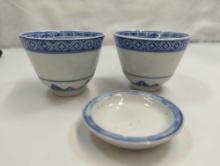 VINTAGE CLASSIC BLUE RICE PATTERN 2 TEA CUPS, 1 SIDE PLATE
