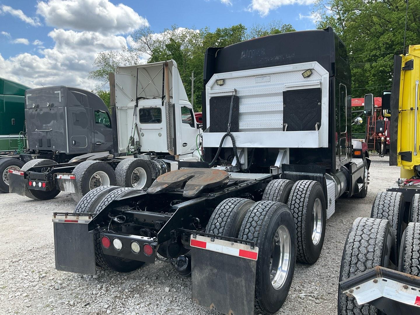 2007 KENWORTH T600 Serial Number: 1XKADB8X37J093630