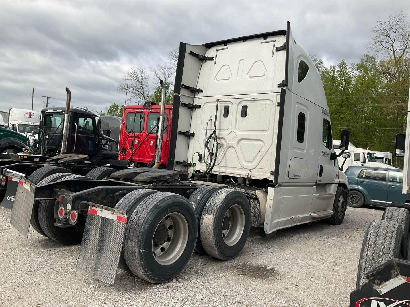 2017 FREIGHTLINER CASCADIA Serial Number: 3AKJGLDR3HSJB2739