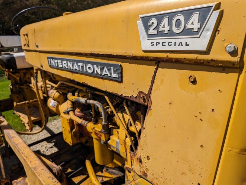 International 2404 Special Tractor