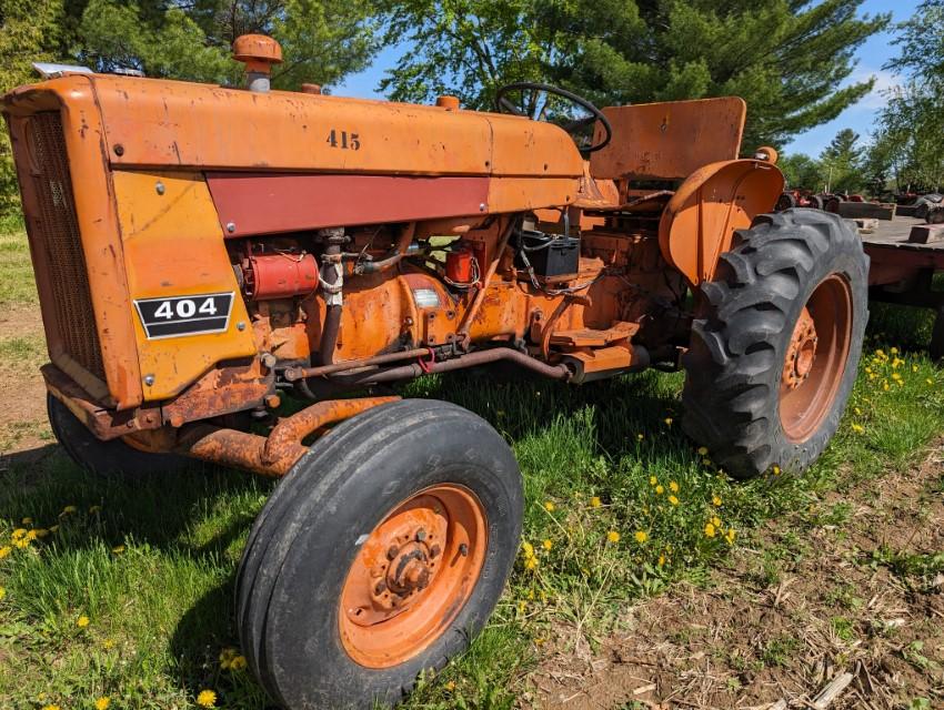 International 2404 Special Tractor