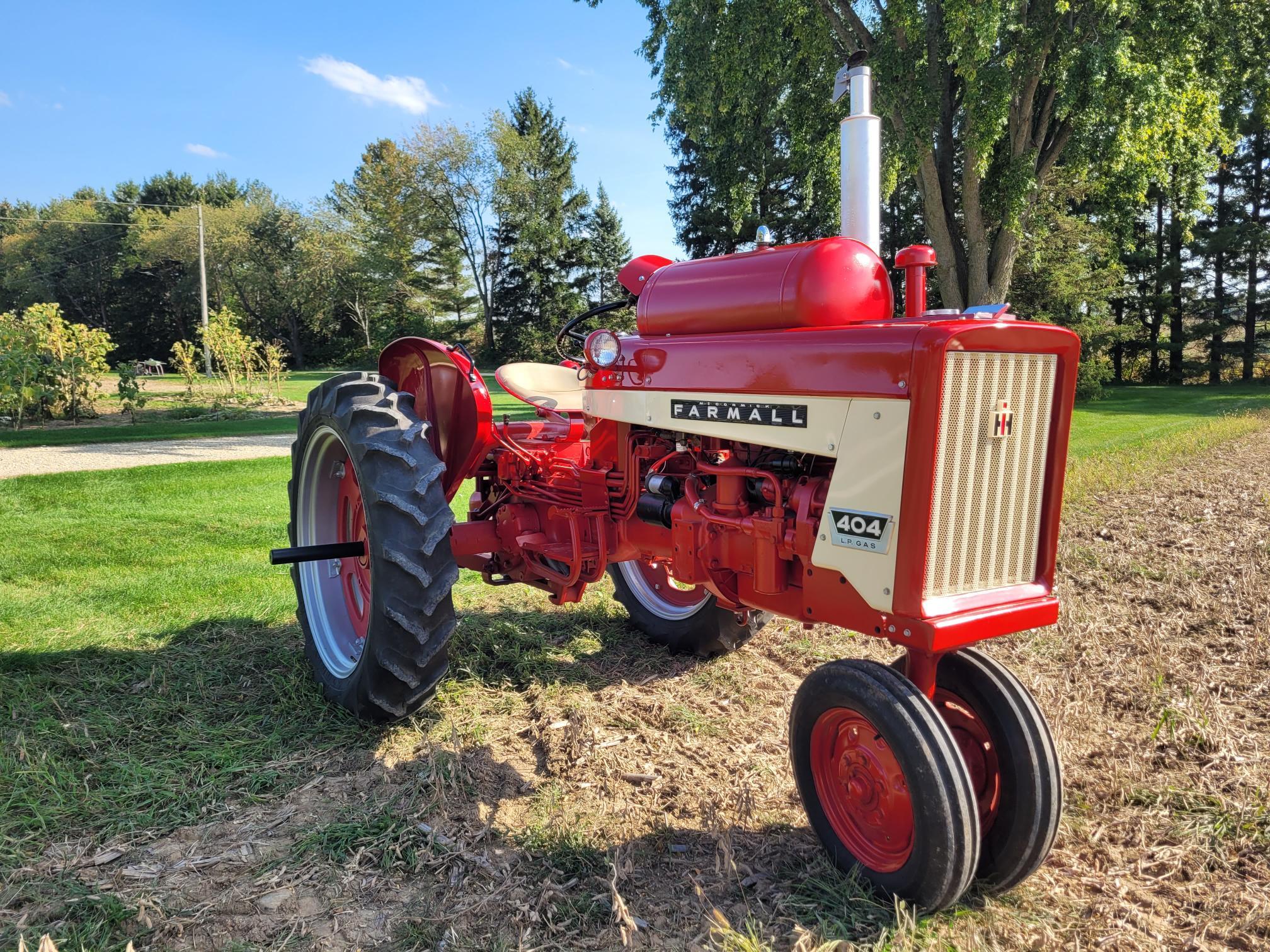 International Farmall 404 Tractor