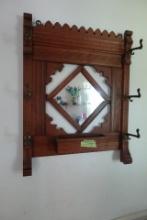 ANTIQUE OAK WALL HUNG MIRROR WITH HAT AND COAT HOOKS APPROX 27 X 21