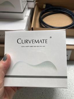 9 Curvemate massagers and 8 HDMI cable