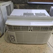 Frigidaire window air conditioning unit - works
