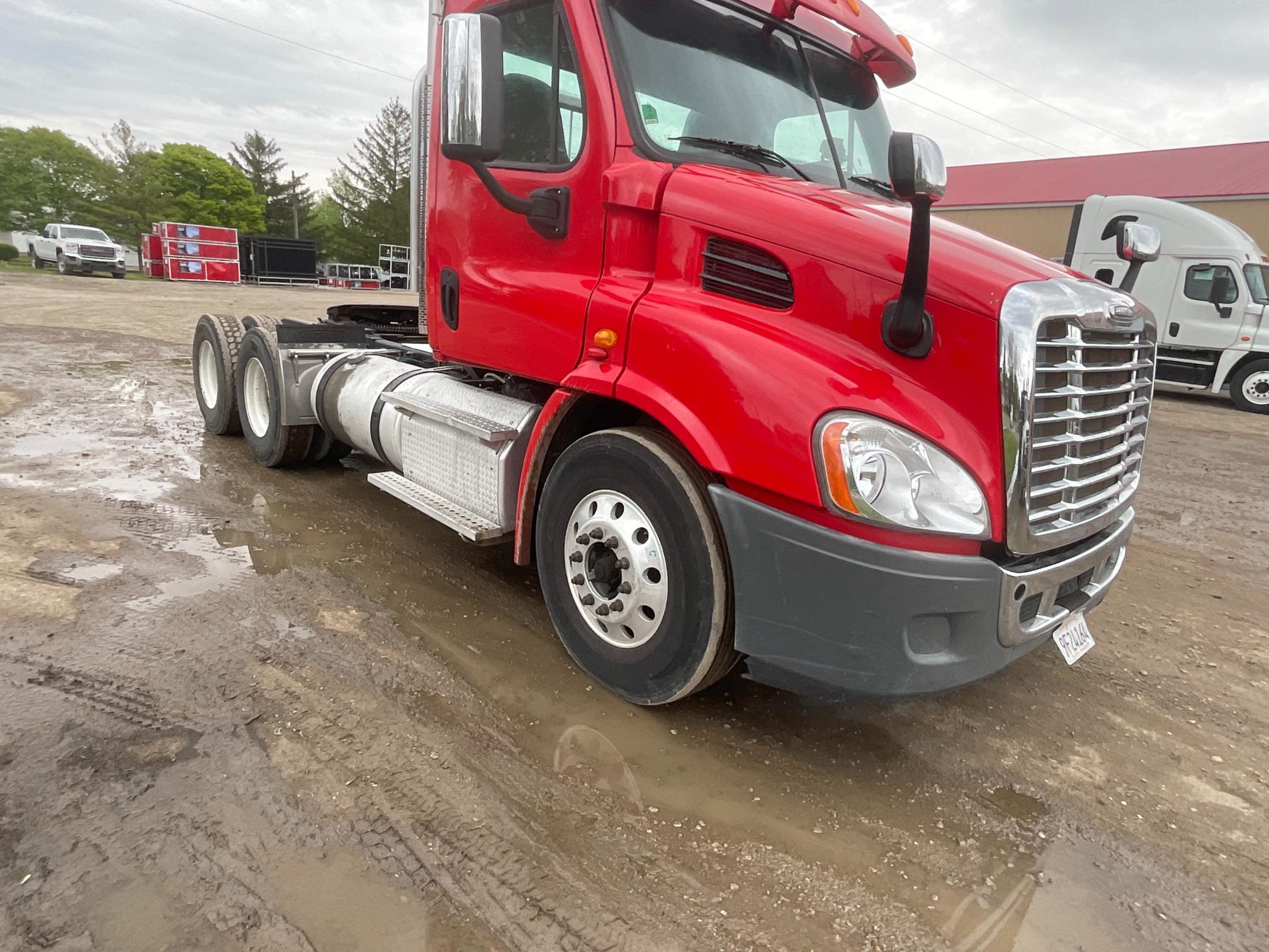 2013 Freightliner CA113 Day Cab