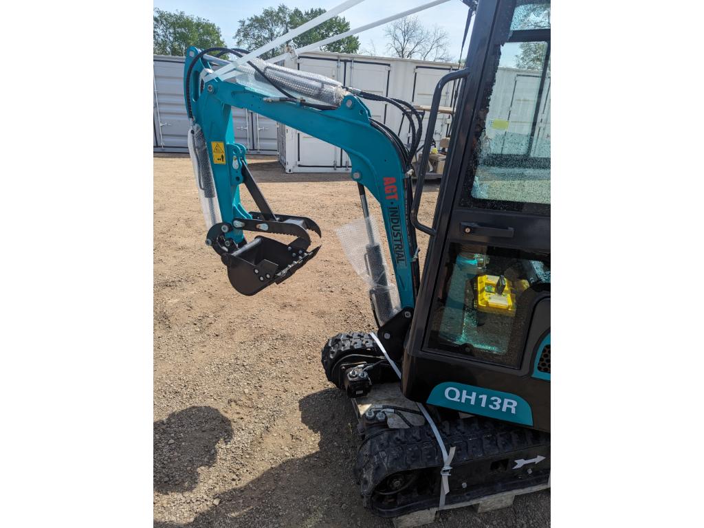 AGT QH13R Mini Excavator