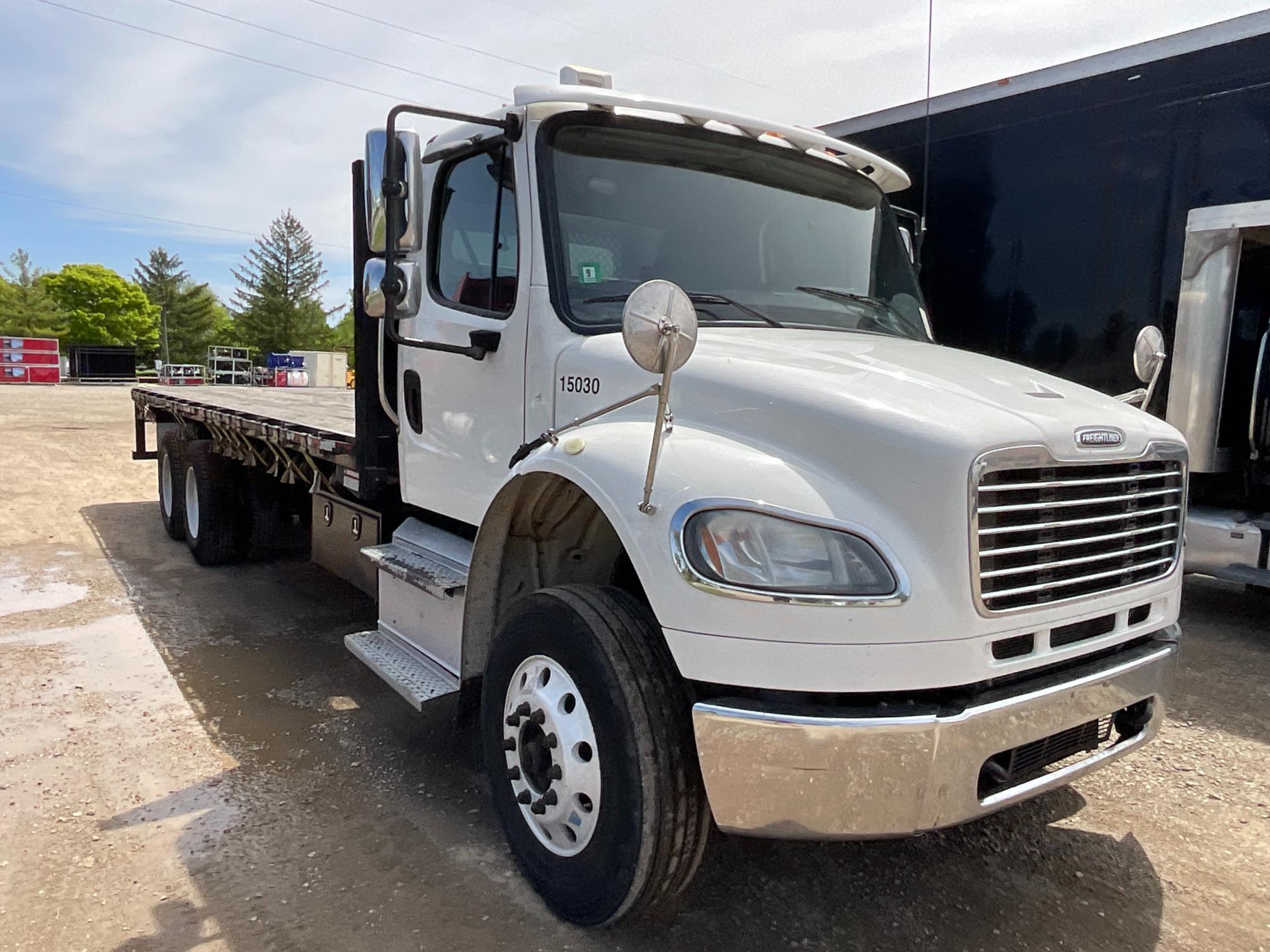 2016 Freightliner M2106 Flatbed