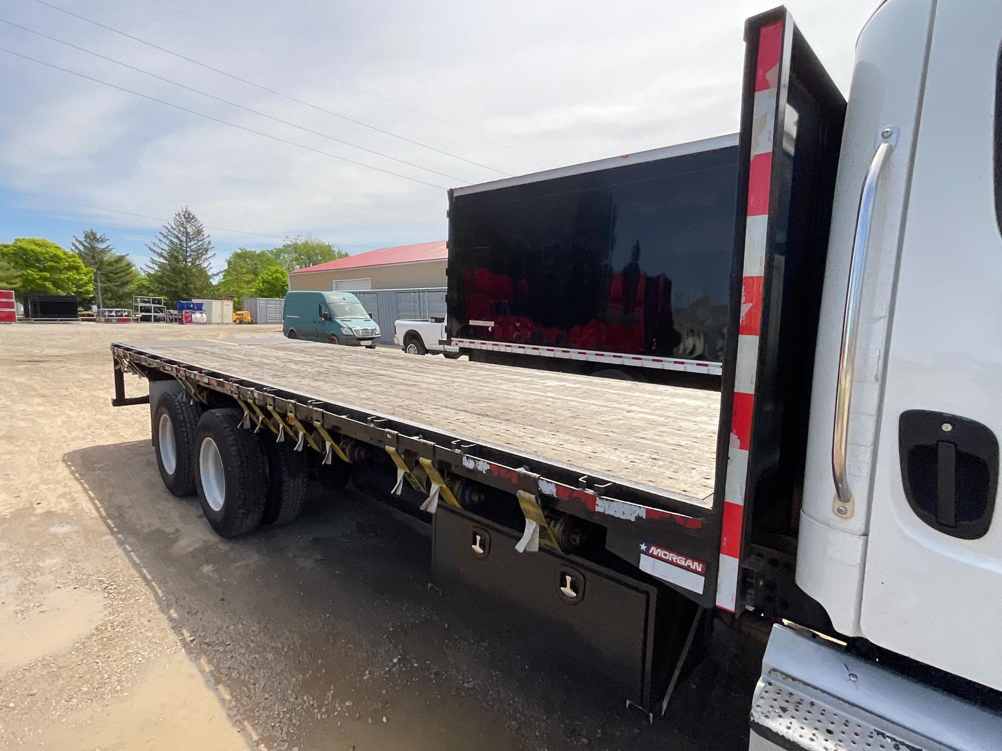 2016 Freightliner M2106 Flatbed