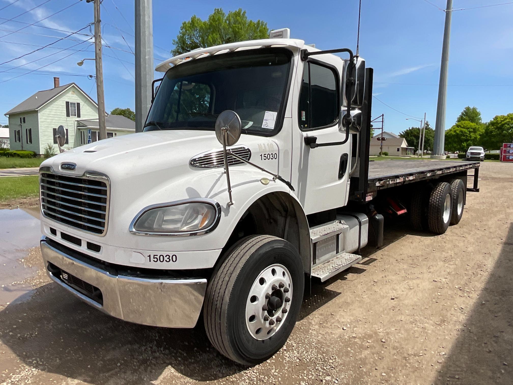 2016 Freightliner M2106 Flatbed