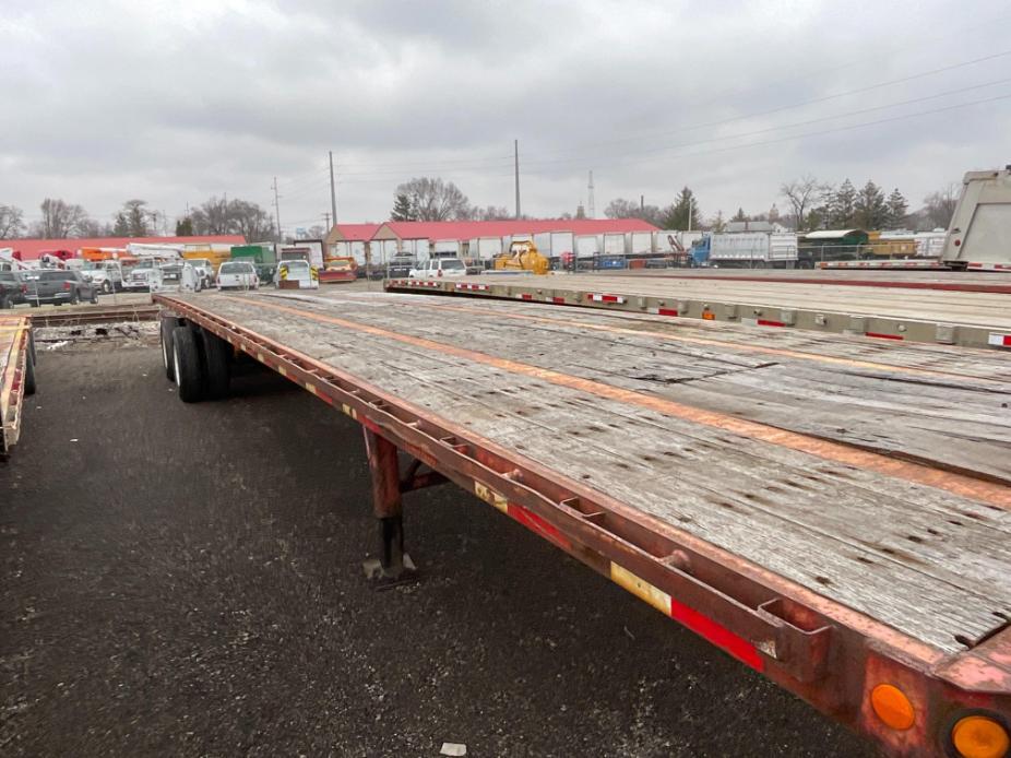 2001 Great Dane Flatbed w/ Moffett Hookup