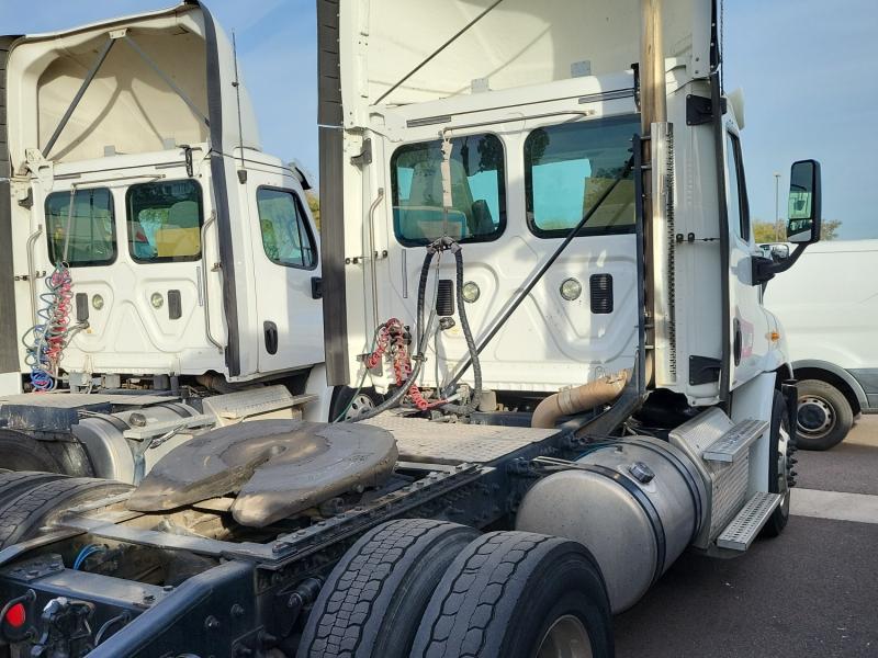 Offsite - 2015 Freightliner Cascadia Day Cab