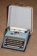 Remington Travel-Riter Typewriter in Case
